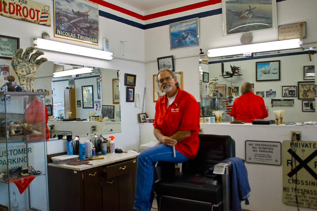 Big Bob S Barber Shop Haircuting By Experts